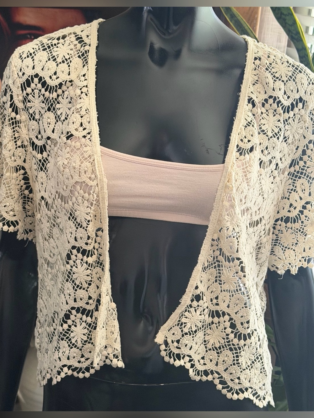 “Torrid” Ivory Crochet Lace Overlay 
Size 2/3X